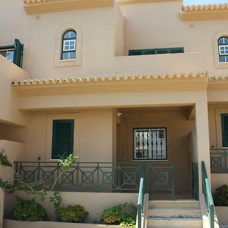 V2 X * 阿尔布费拉