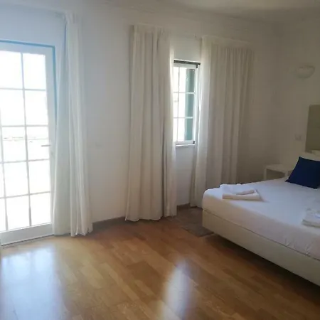 V2 X * 阿尔布费拉